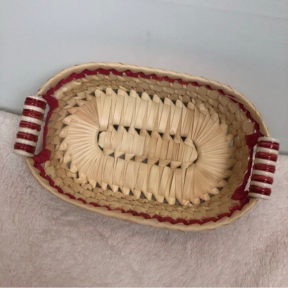 Natural woven basket - Picture 3 of 10